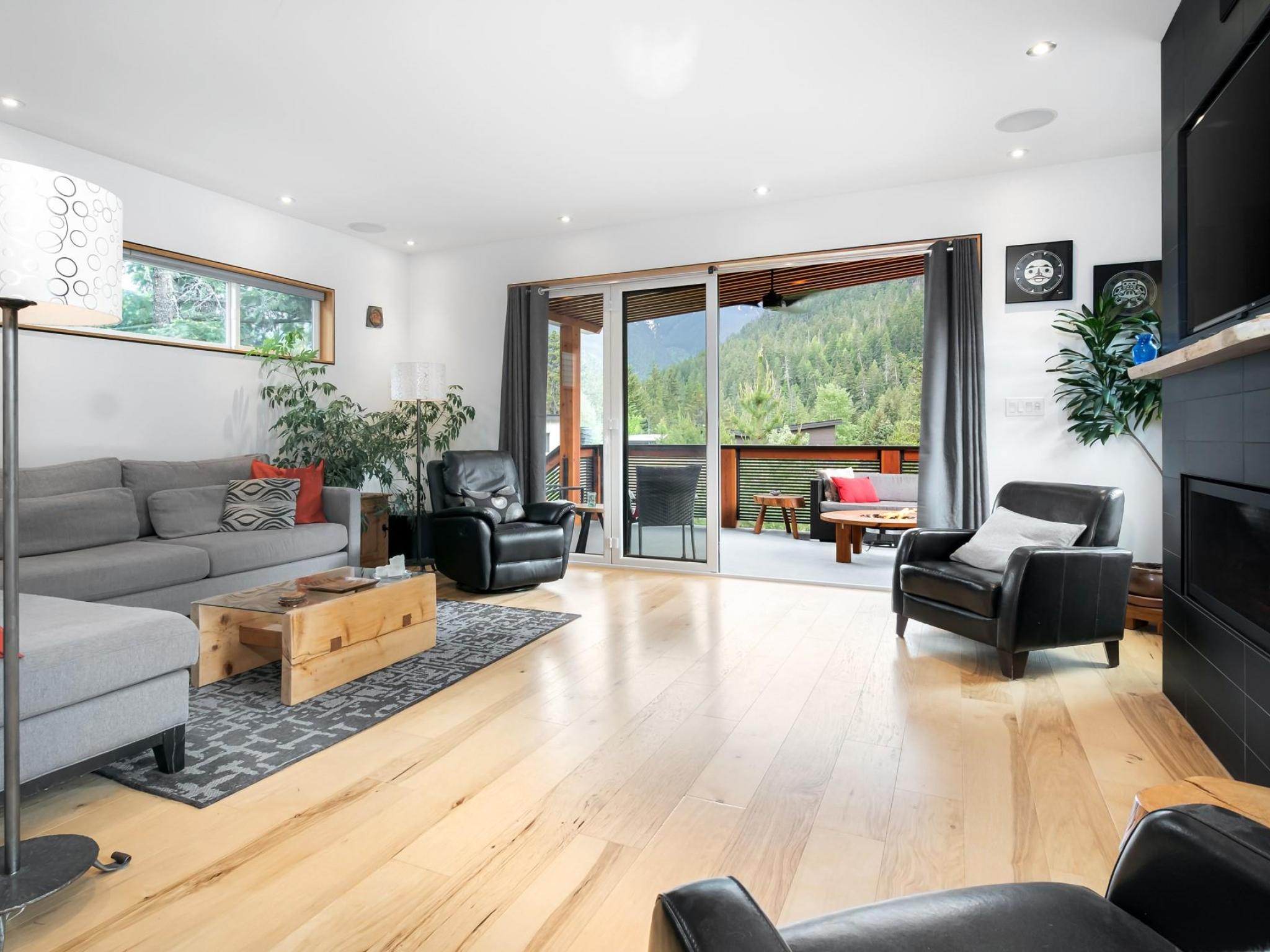 7456 Dogwood Street image 3