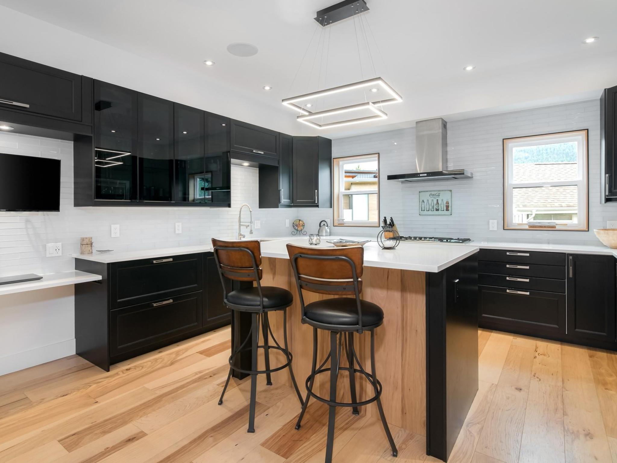 7456 Dogwood Street image 6