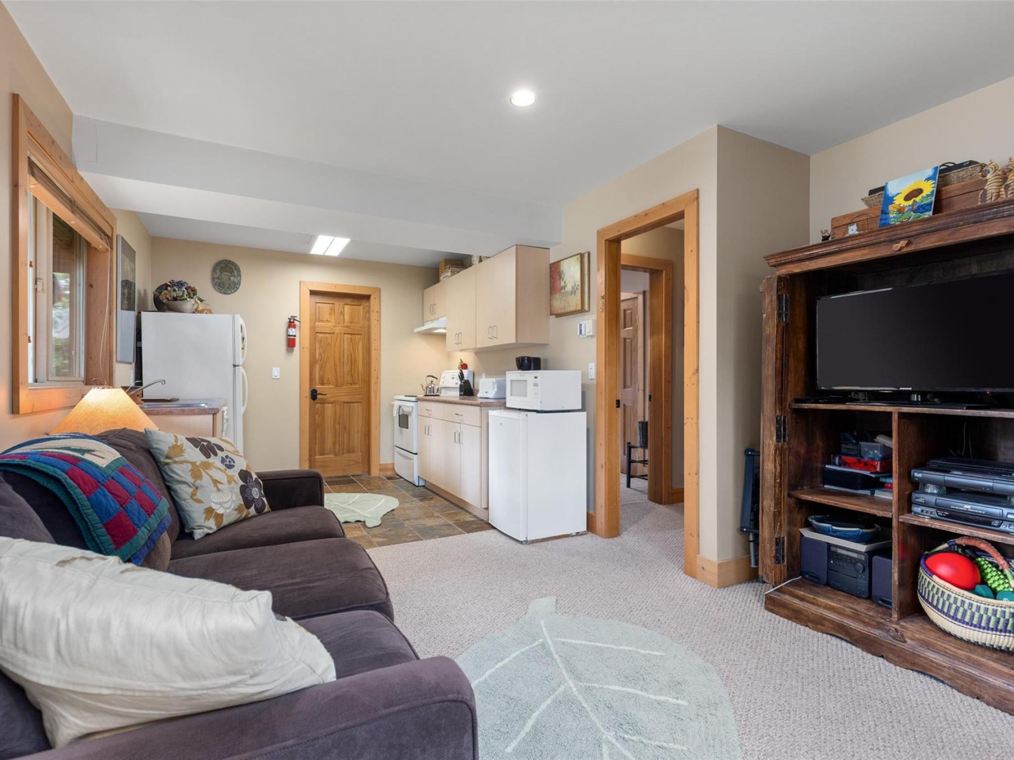 7270 Spruce Grove Circle image 33