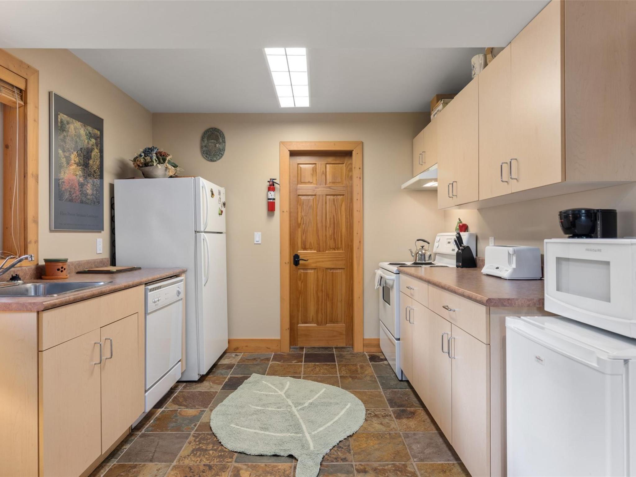 7270 Spruce Grove Circle image 35