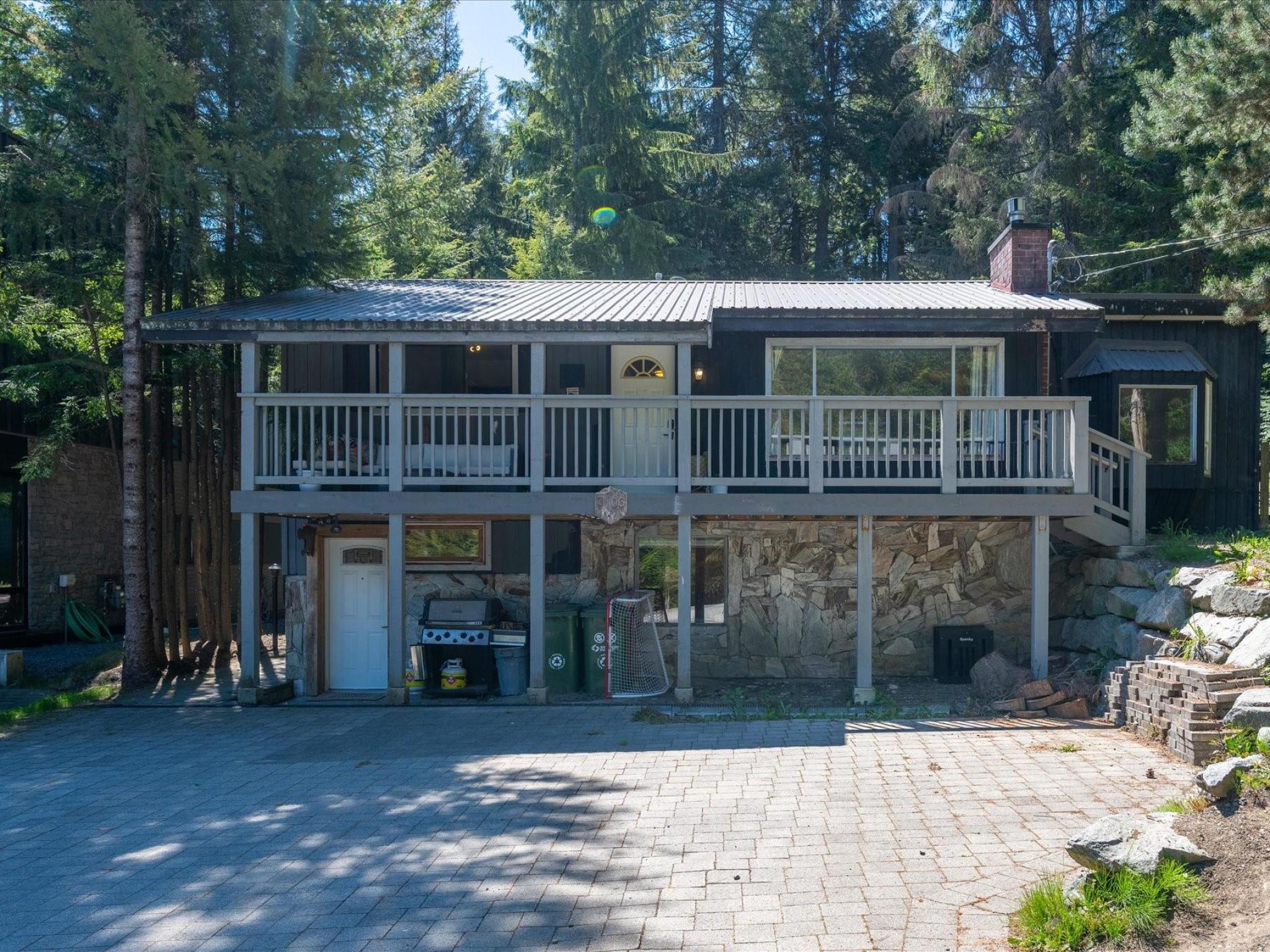 3106 Tyrol Crescent