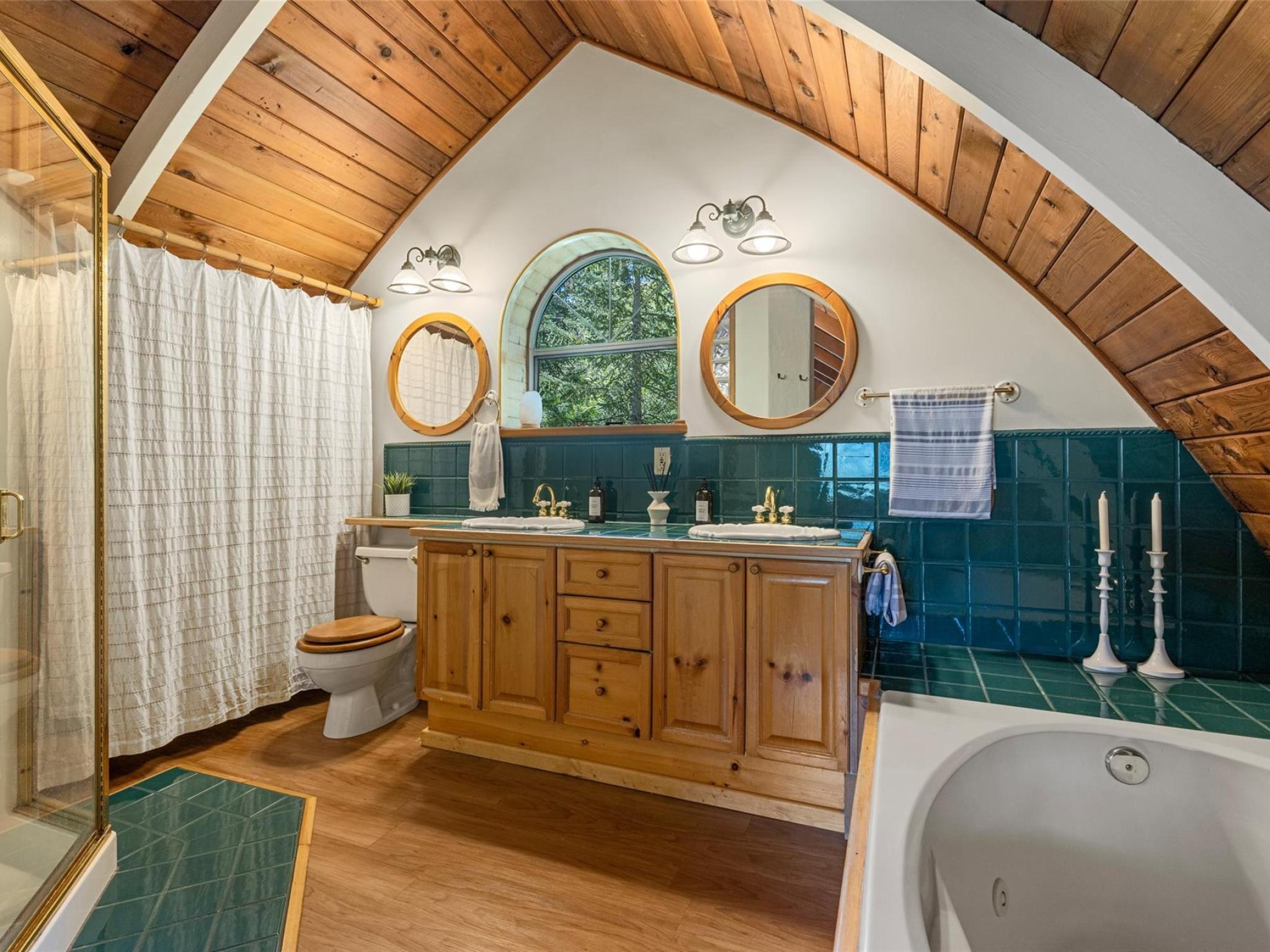 9480 Emerald Drive image 16