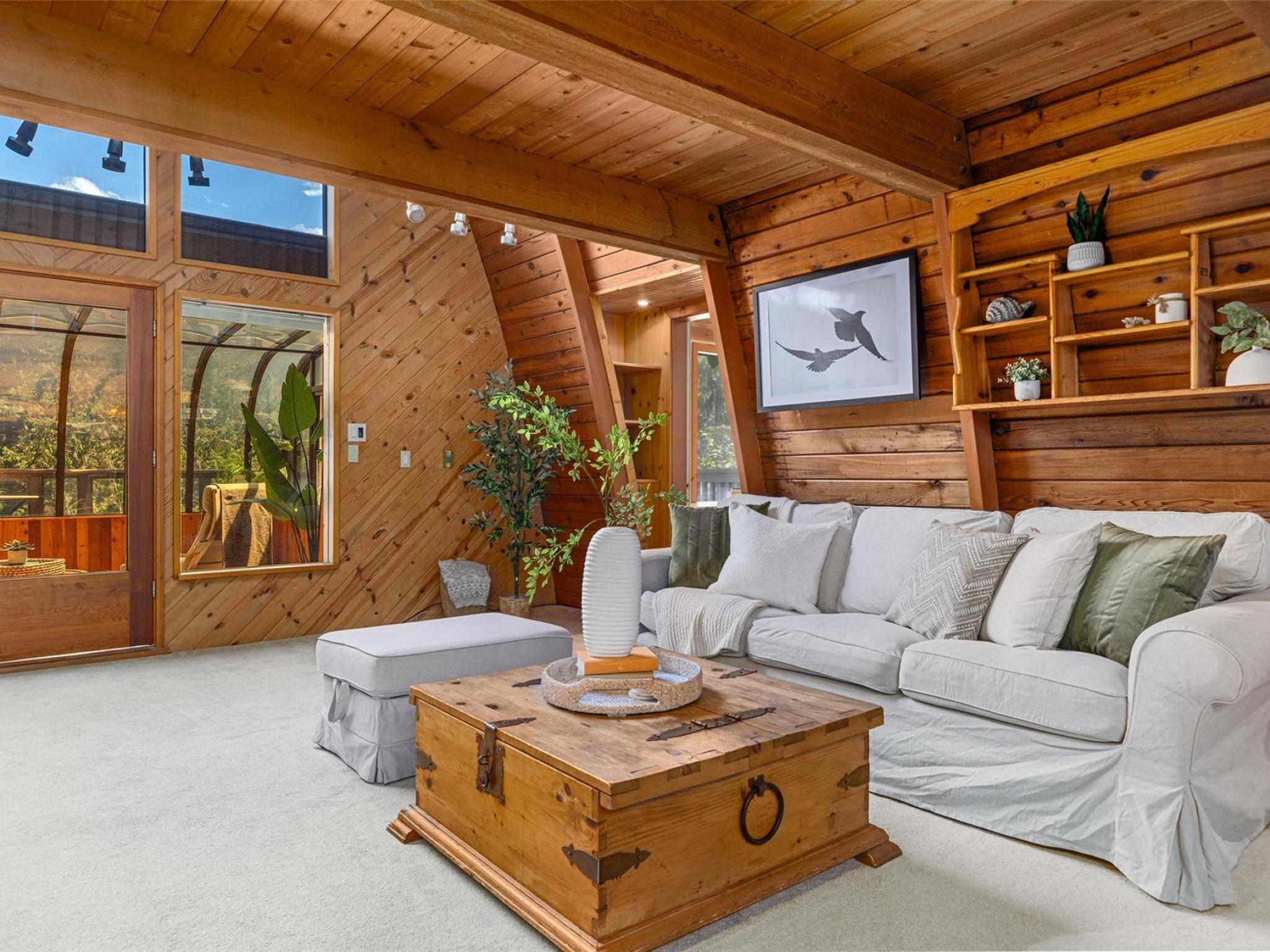 9480 Emerald Drive image 1
