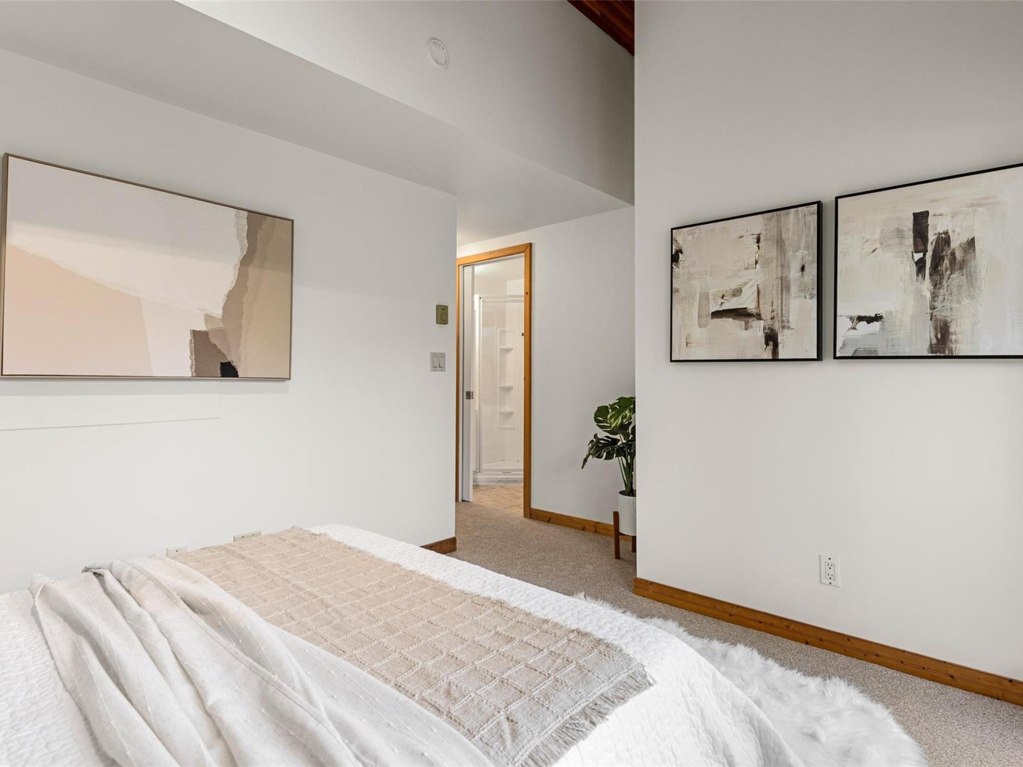 9480 Emerald Drive image 20