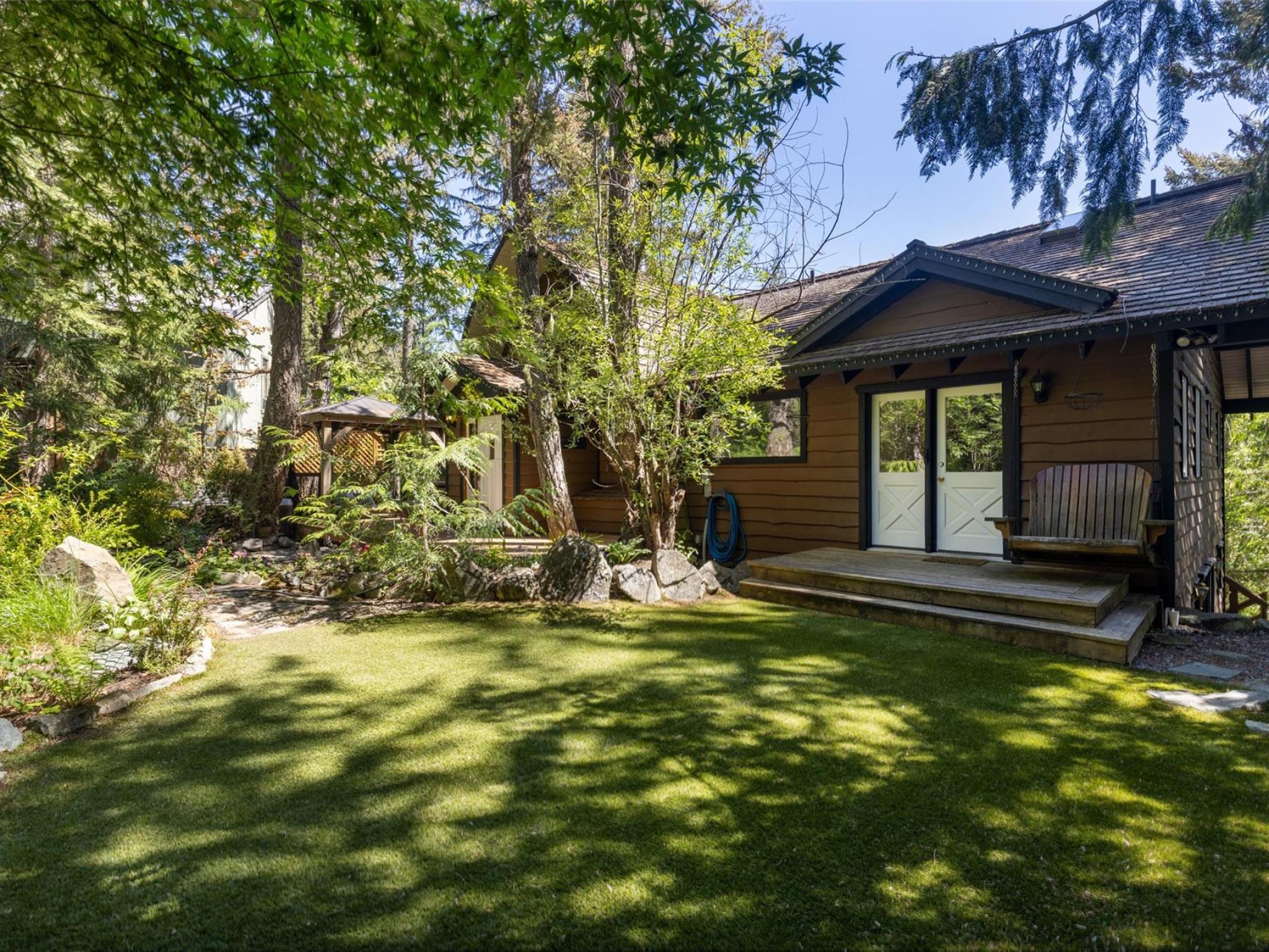9480 Emerald Drive image 25