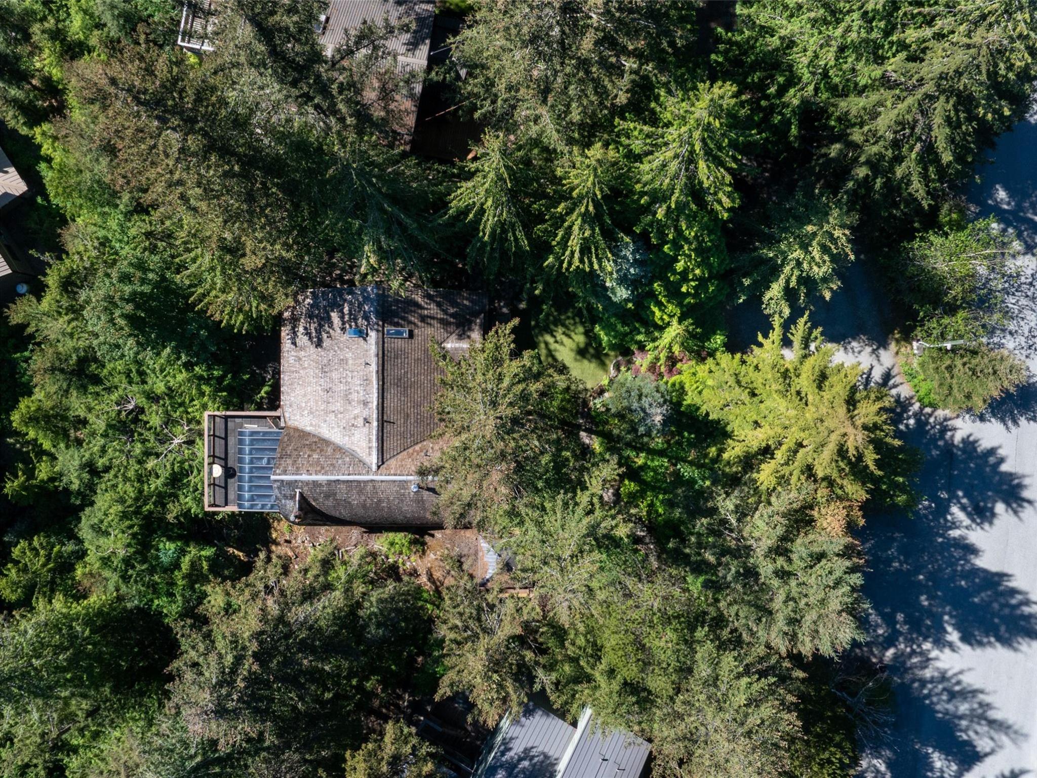 9480 Emerald Drive image 31