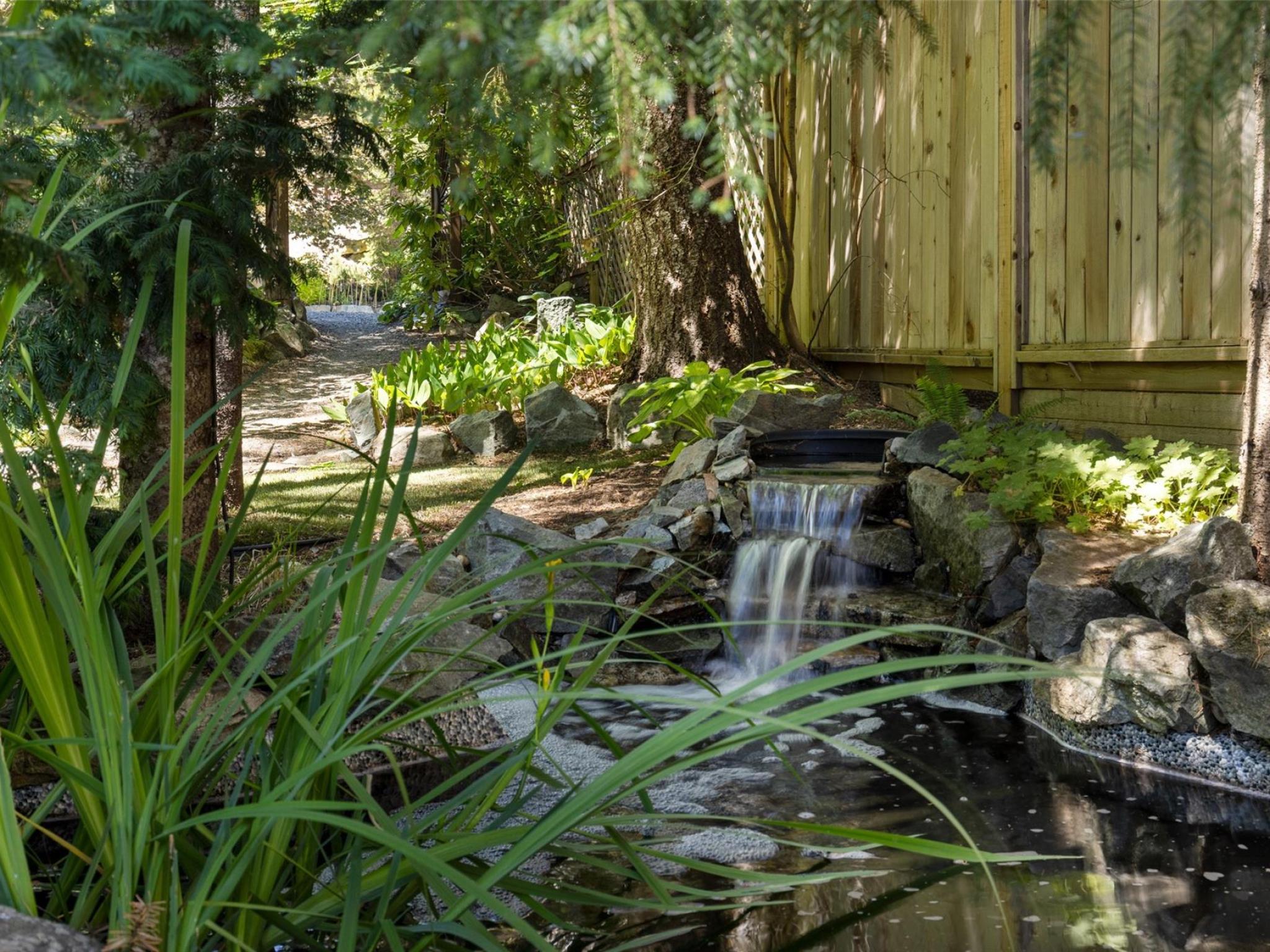 9480 Emerald Drive image 37