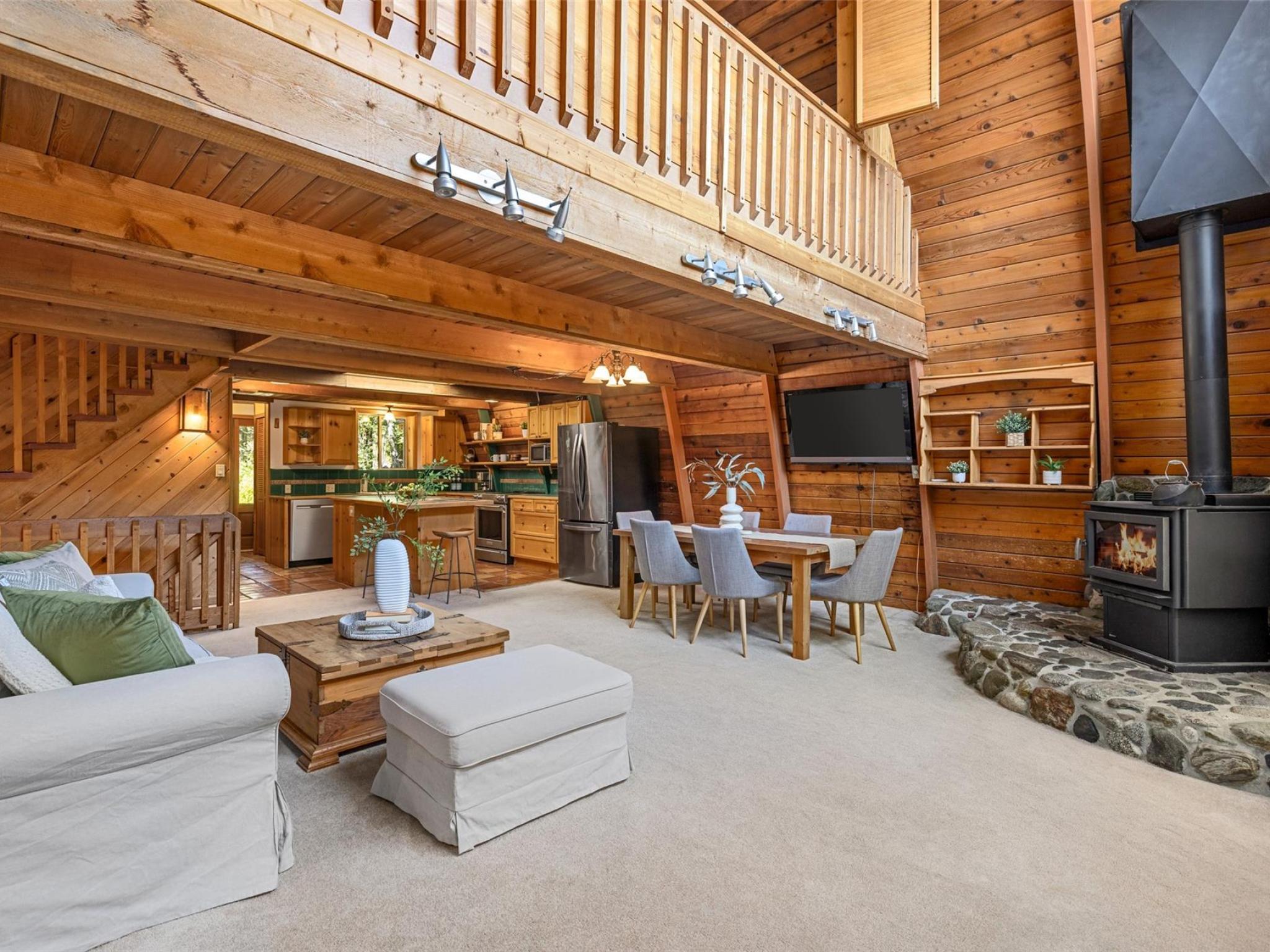 9480 Emerald Drive image 3