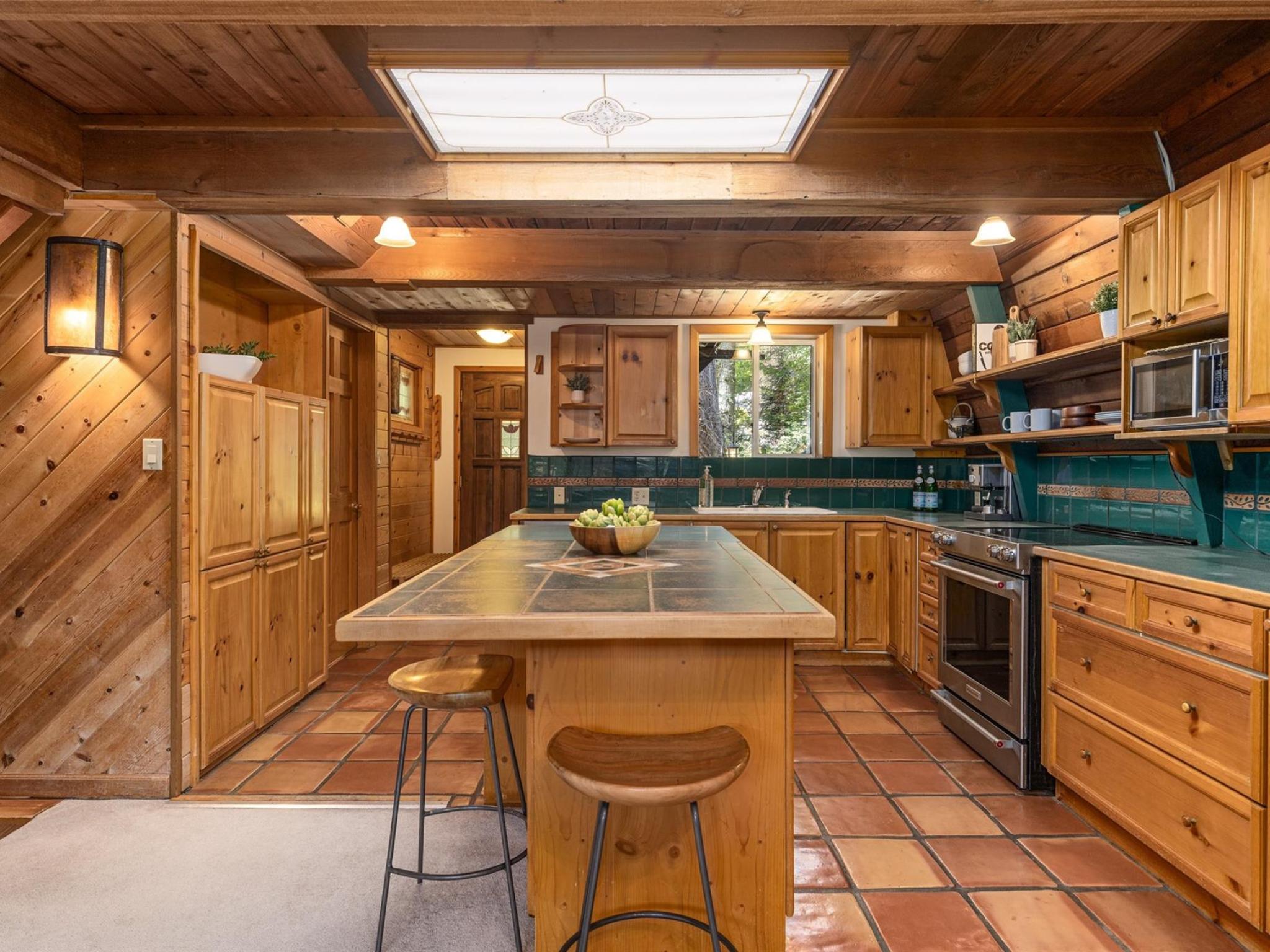 9480 Emerald Drive image 4