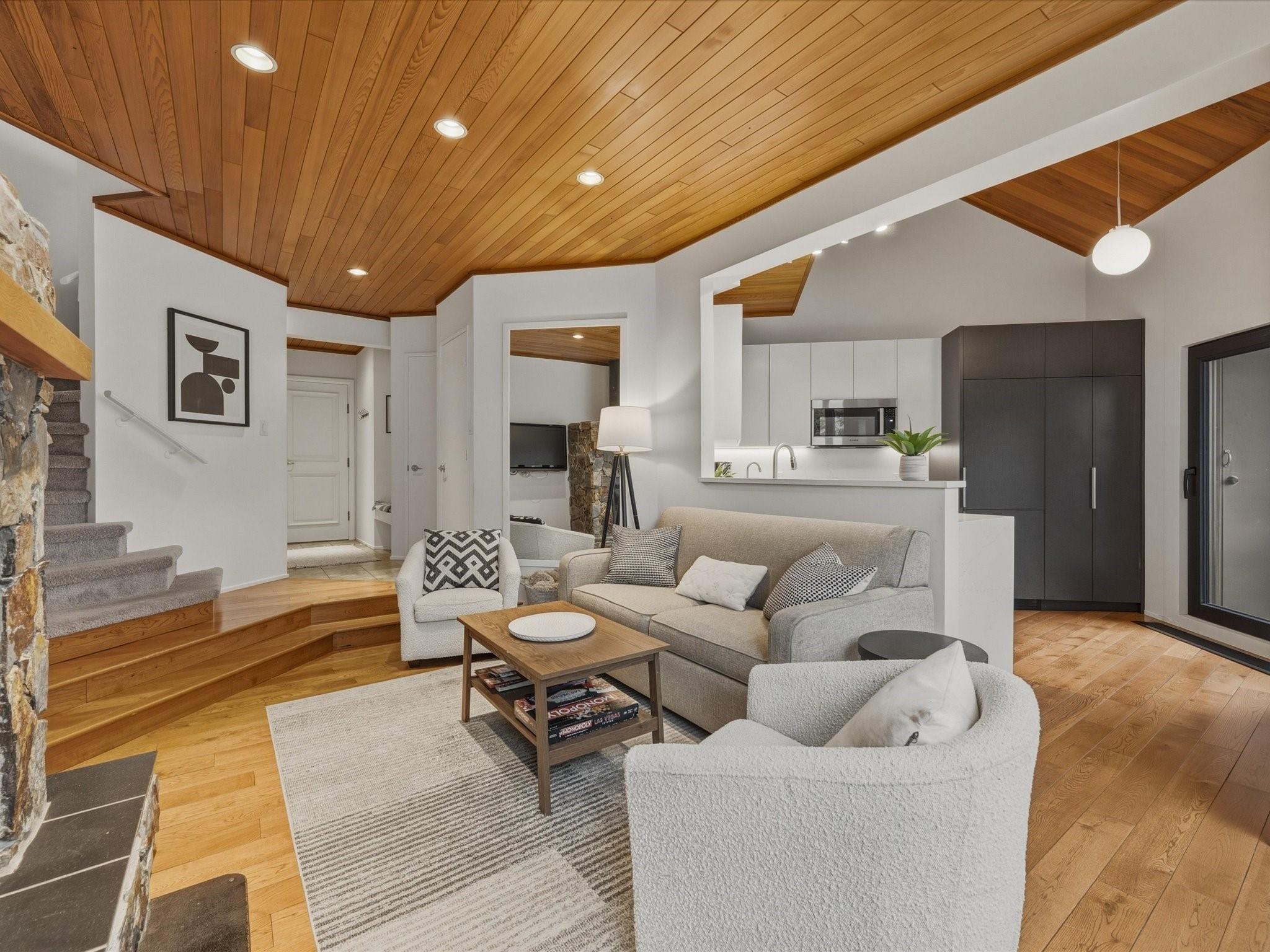 5-4201 Sunshine Place image 2