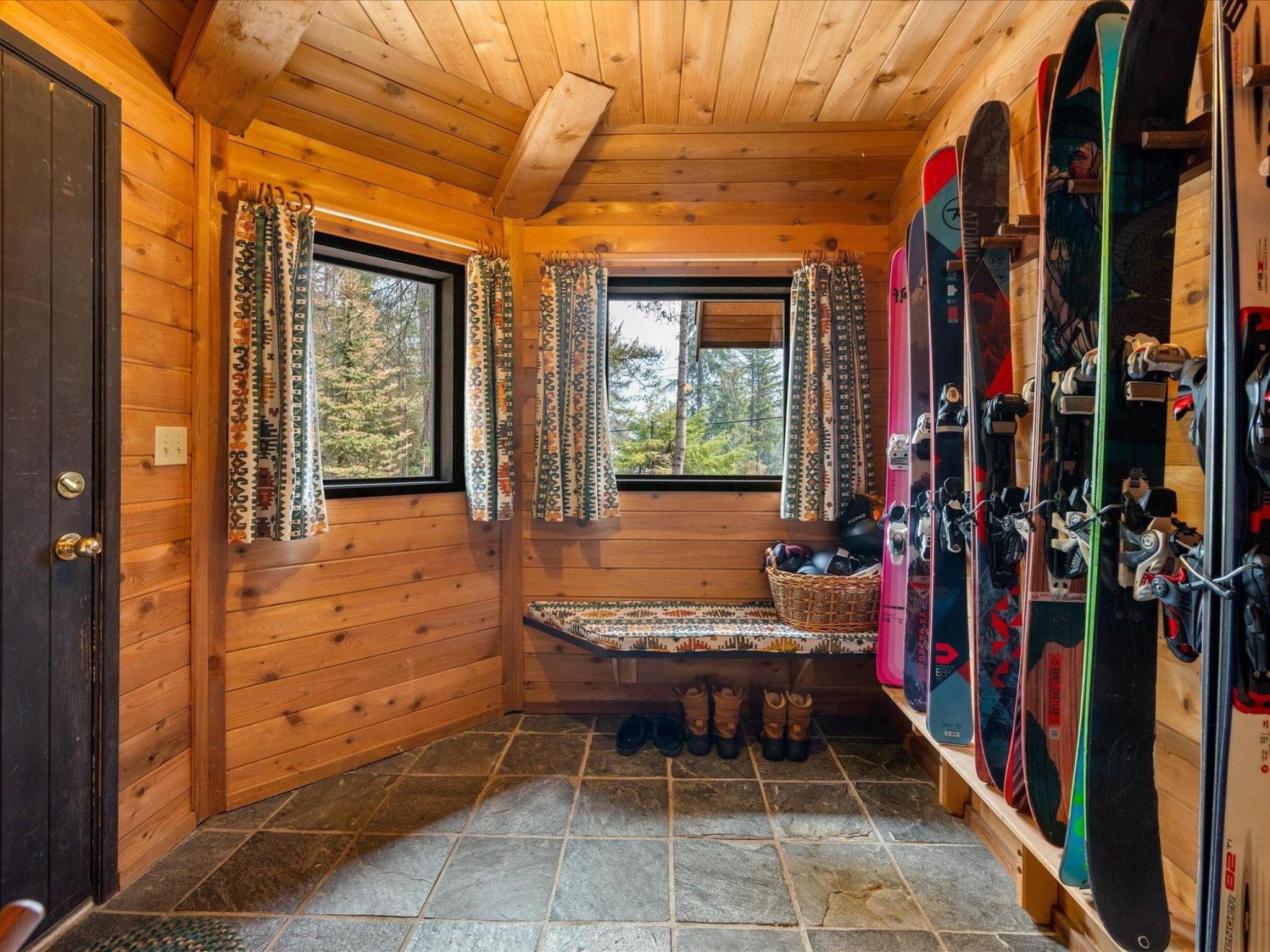 9230 Pinetree Place image 11