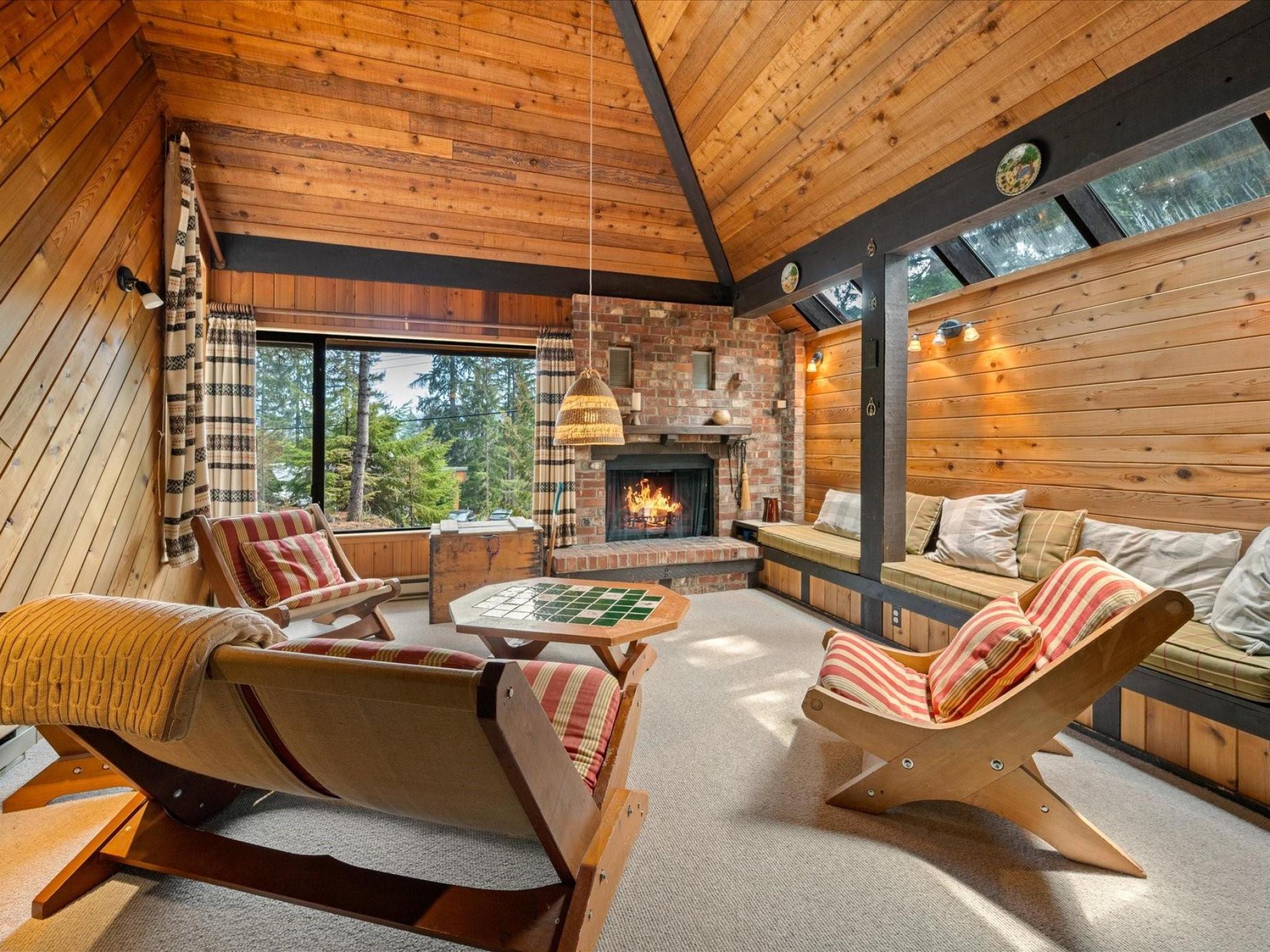 9230 Pinetree Place image 1