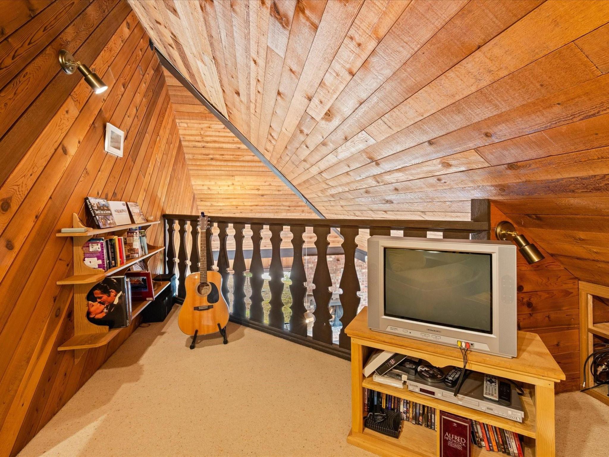 9230 Pinetree Place image 19