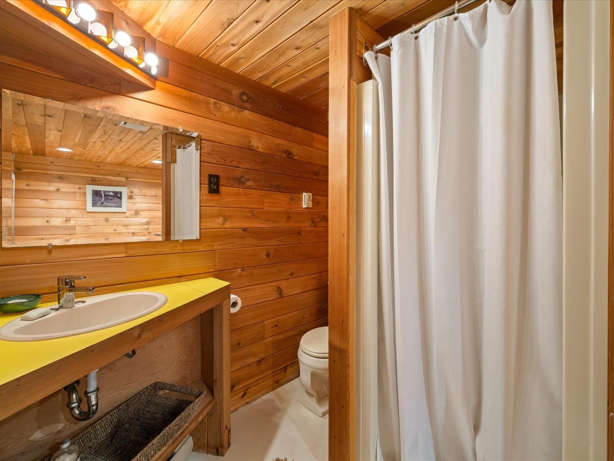 9230 Pinetree Place image 24
