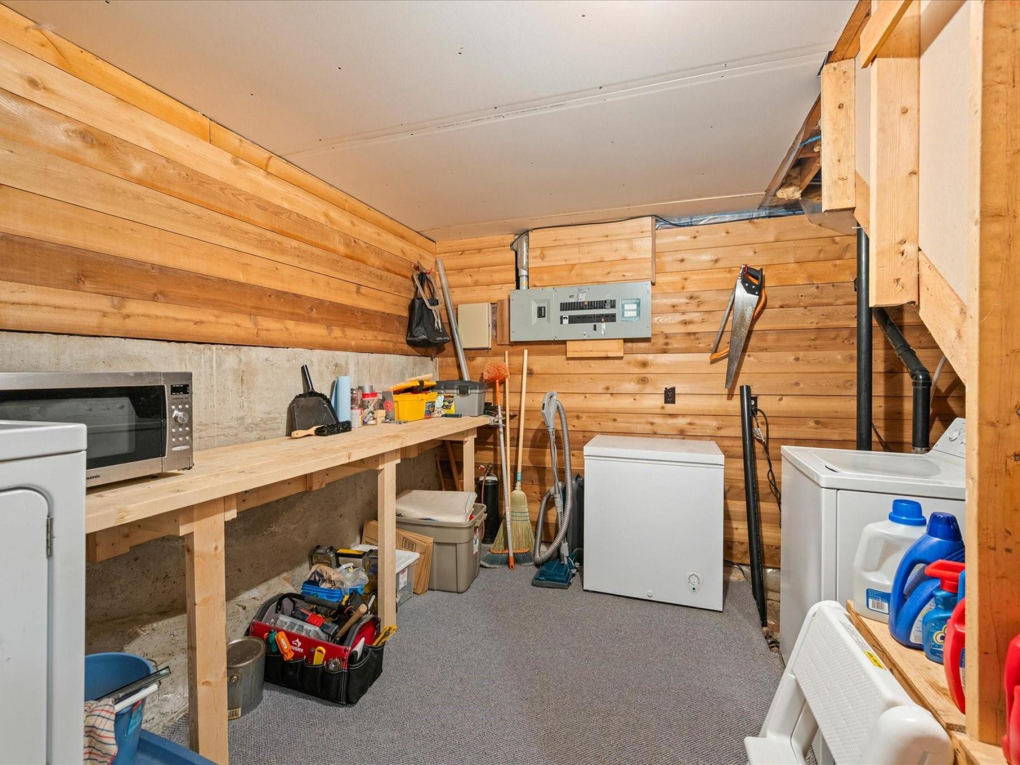 9230 Pinetree Place image 30