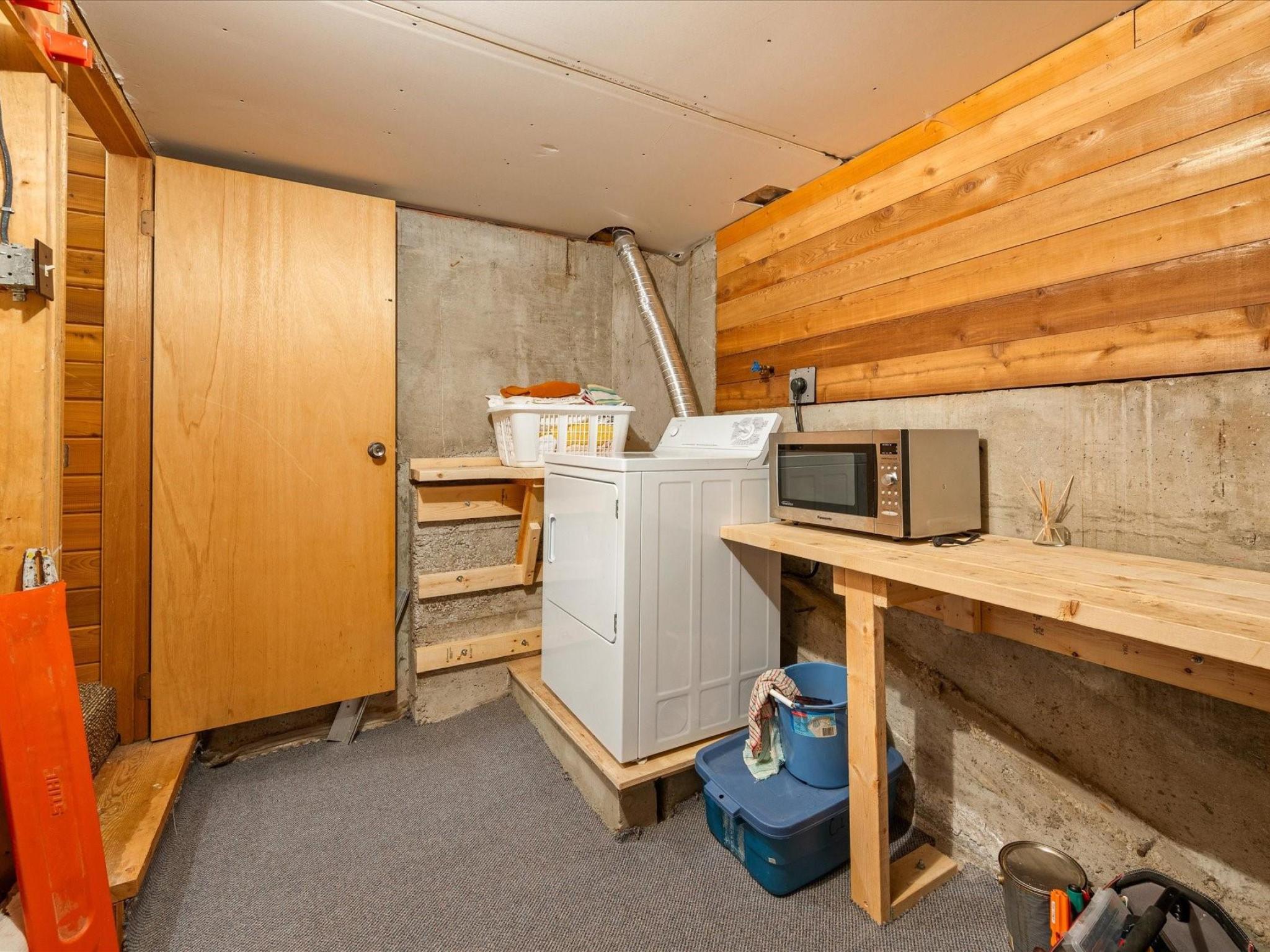 9230 Pinetree Place image 31