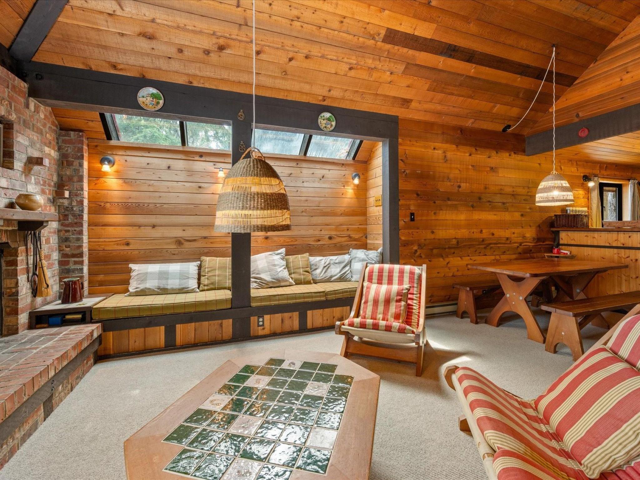 9230 Pinetree Place image 3