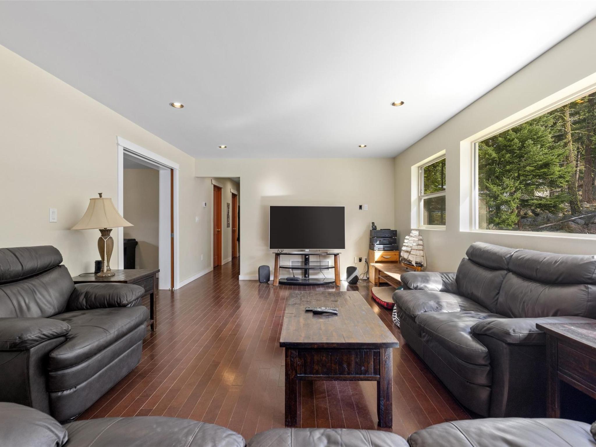 9660 Devine Street image 4