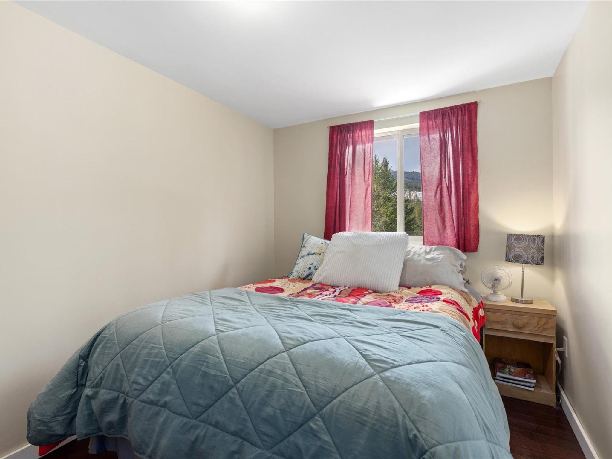 9660 Devine Street image 6