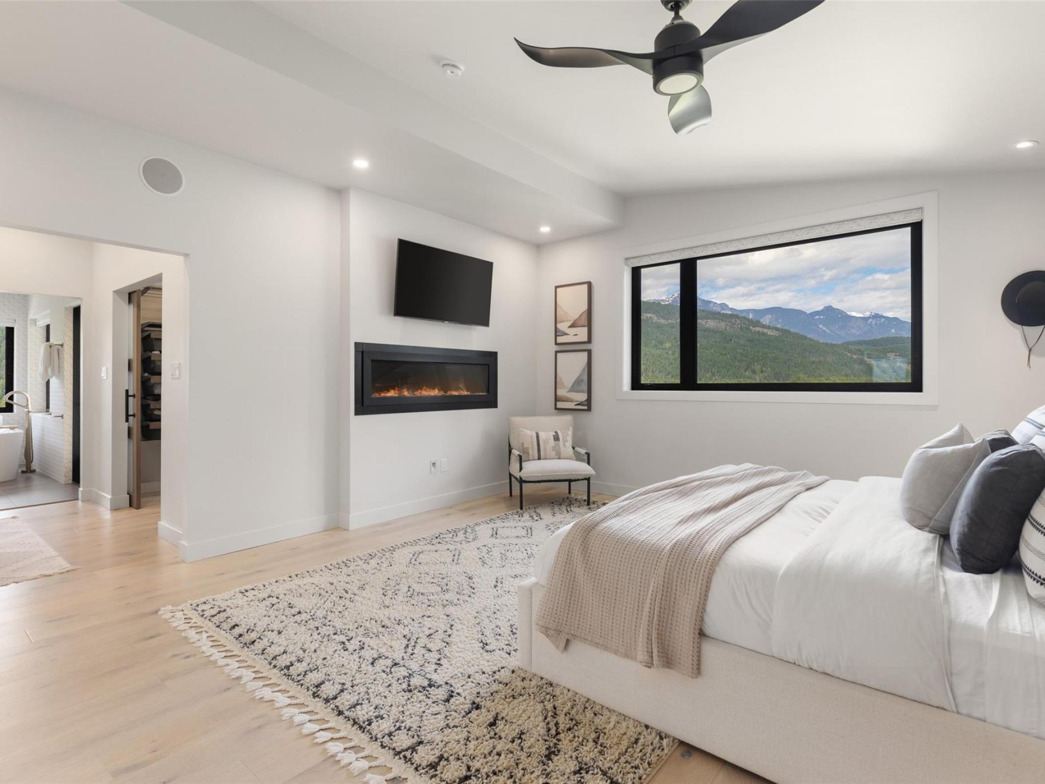 1305 Eagle Drive image 16