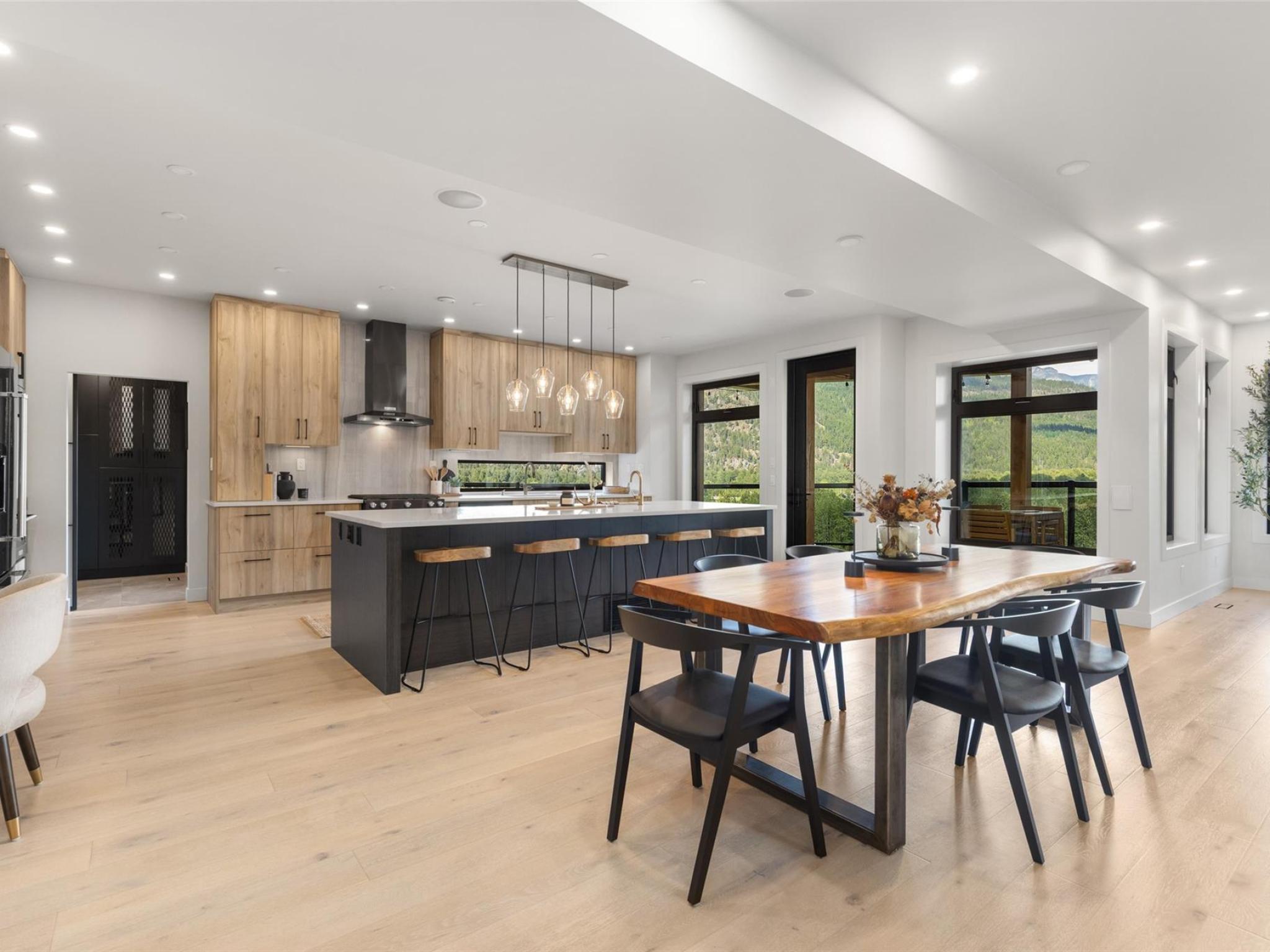 1305 Eagle Drive image 2