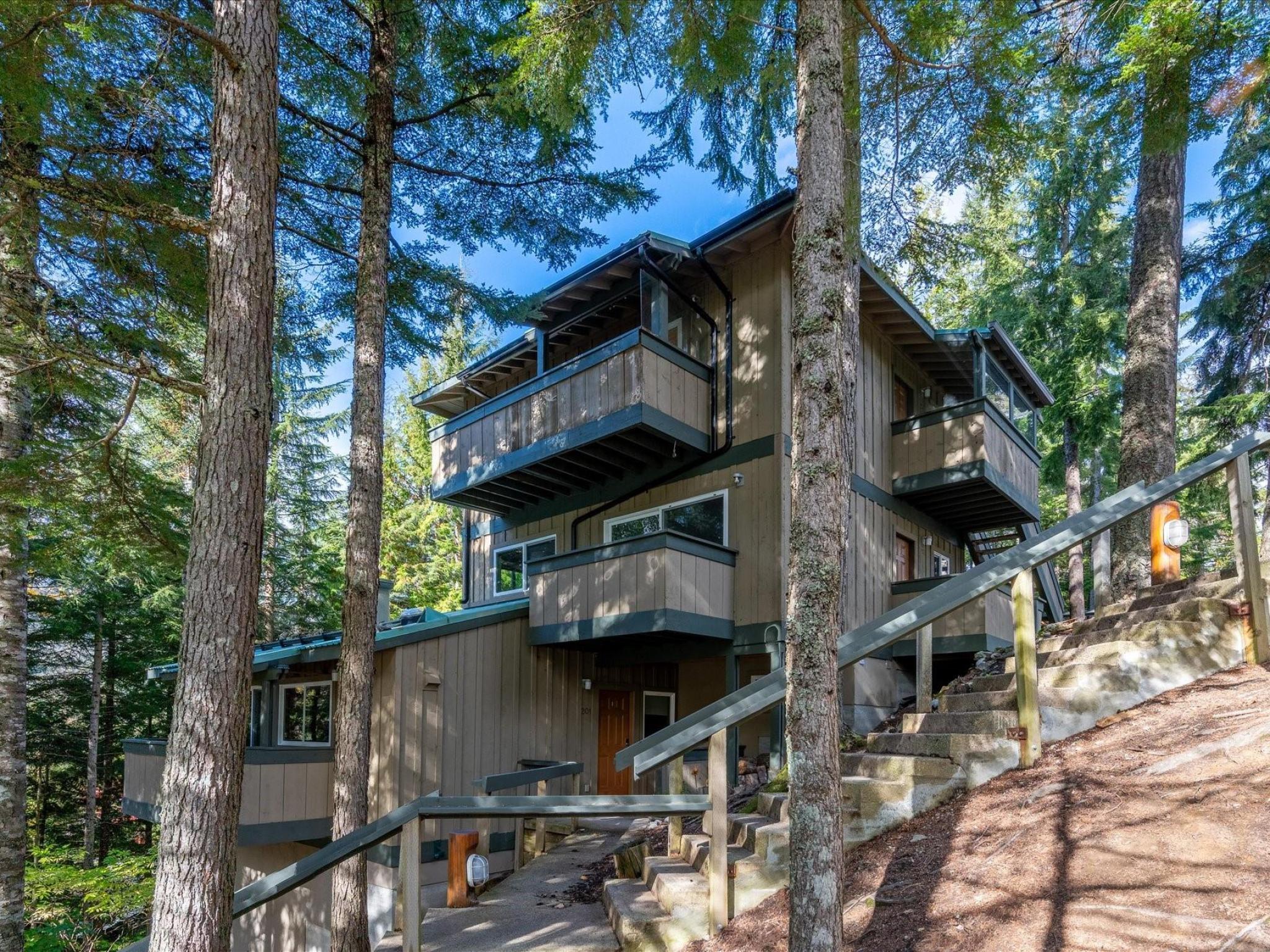 202-2101 Castle Drive